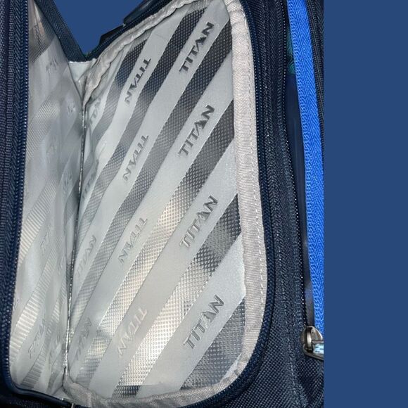 NWT Titan Arctic Zone Ultra Lunch Box Storage Expandable Blue Water Repellent - Picture 4 of 7